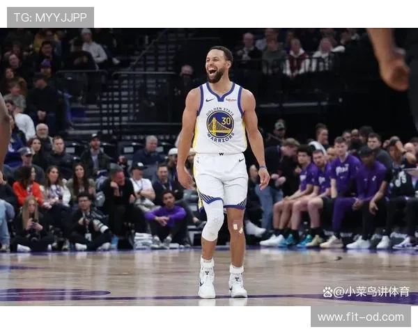 库里无球跑动拉开空间，三分效率领跑联盟